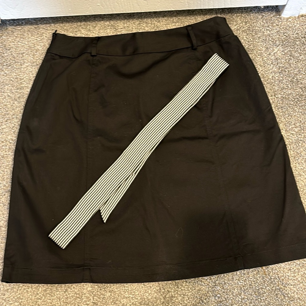 Black skirt with belt
